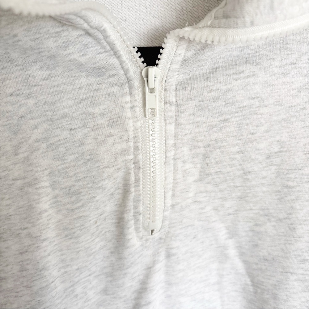 Amazon Gray Quarter-Zip Matching Set - Sweatshirt and Shorts Size Small - Picture 3 of 9